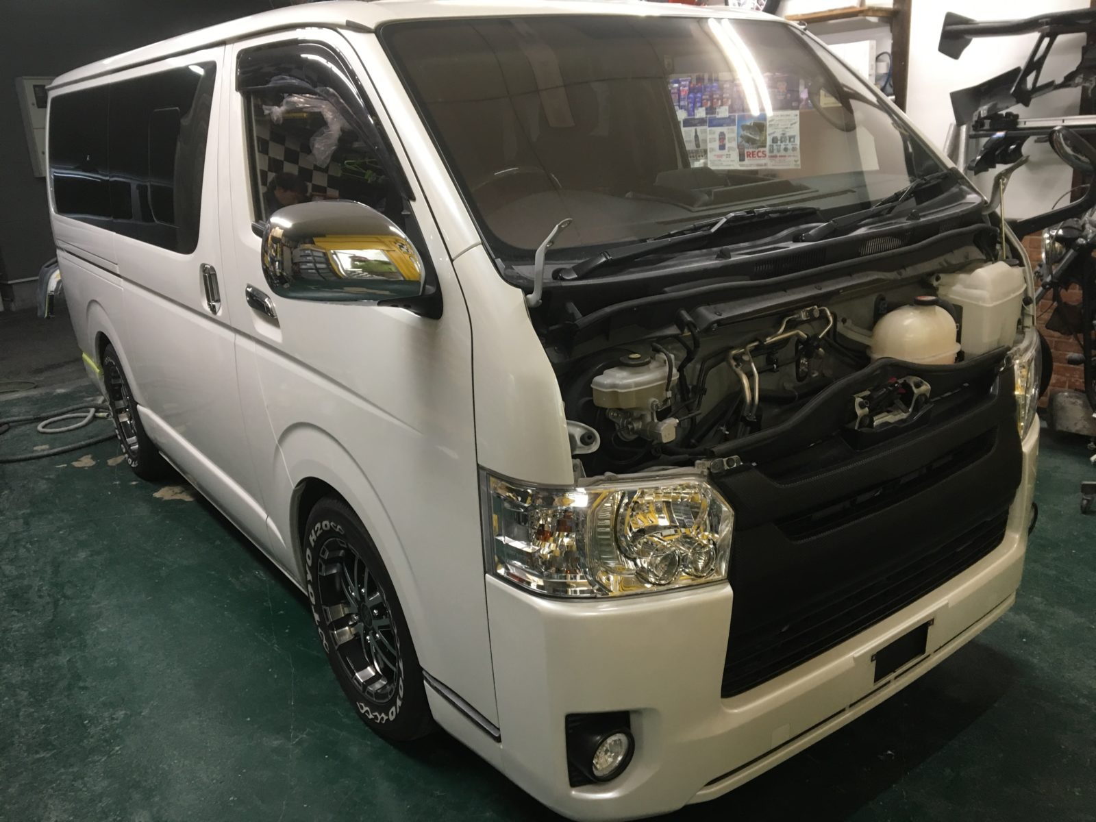 TOYOTAハイエース4型パールボンネット | mail.minasgarden.com.br