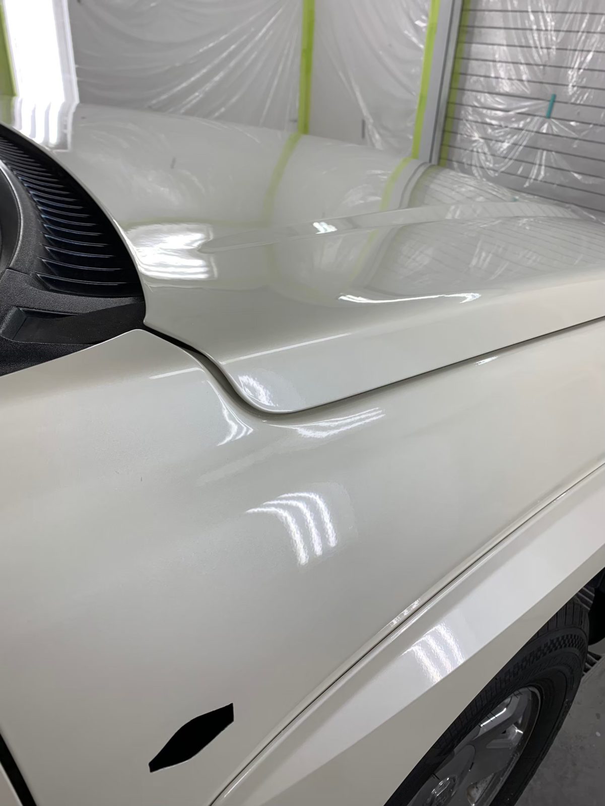 キャデラックエスカレード ボンネット フェンダー板金修理 株式会社フルテック 板金塗装専門店 国産から外車スーパーカーまで幅広く対応してます