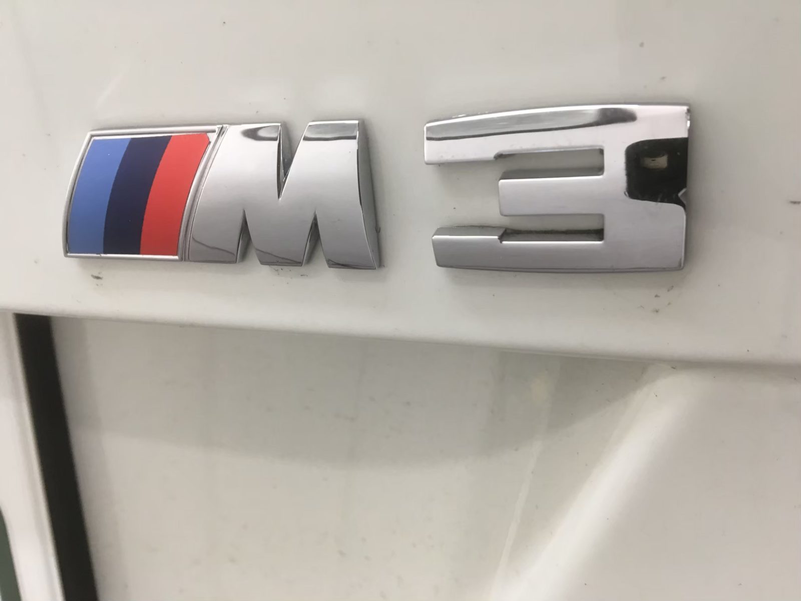 BMWm3　キズヘコミ　飛び石修理