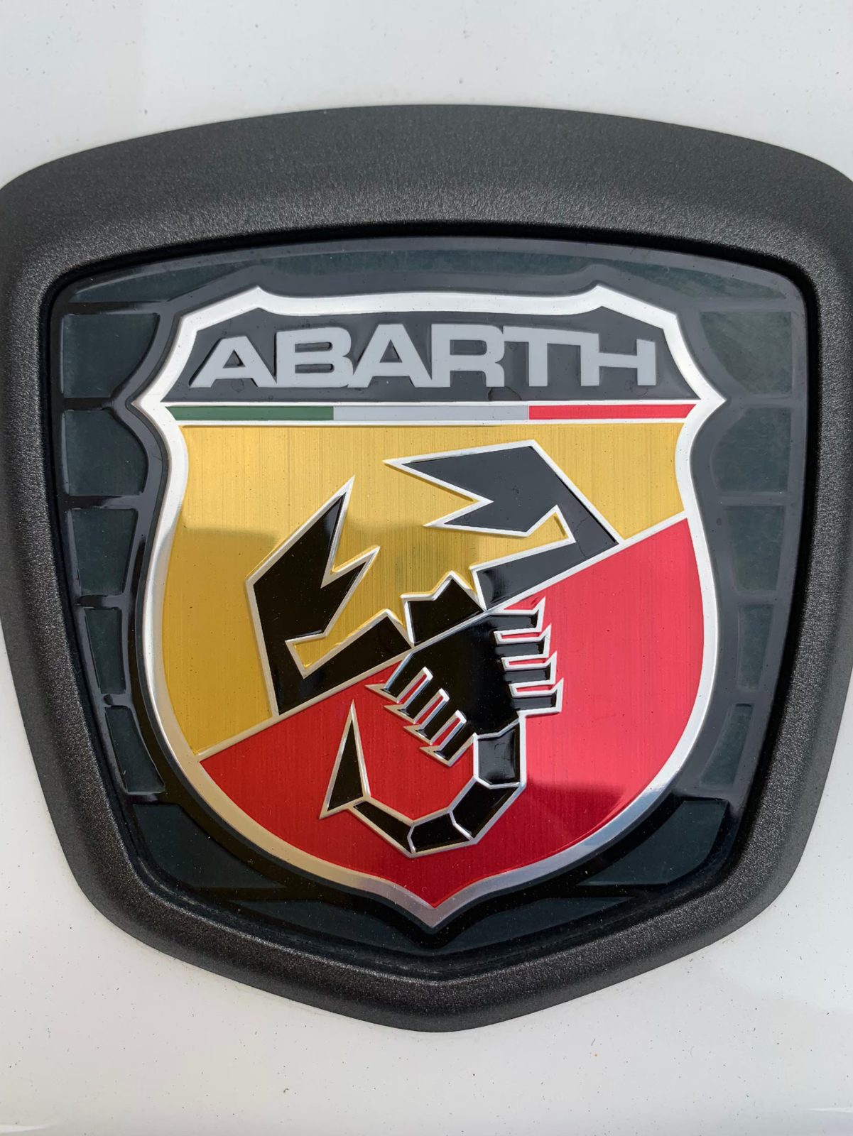 アバルト124スパイダー フロントバンパースムージング 株式会社フルテック 板金塗装専門店 国産から外車スーパーカーまで幅広く対応してます